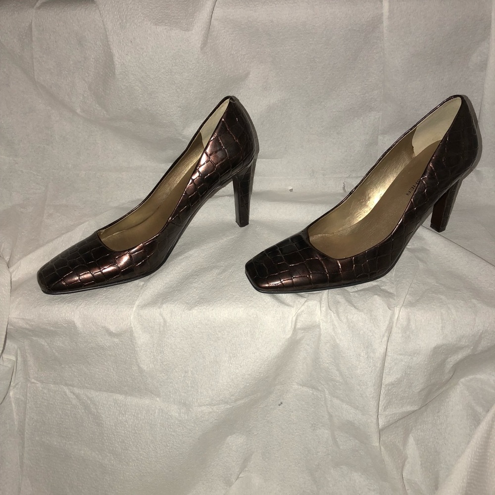 Marc Fisher brown snake skin heel size 6